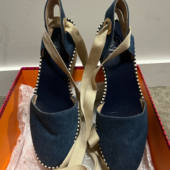 Tory Burch Blue Wedges in BRAND NEW condition!!! - Picture 4 of 5